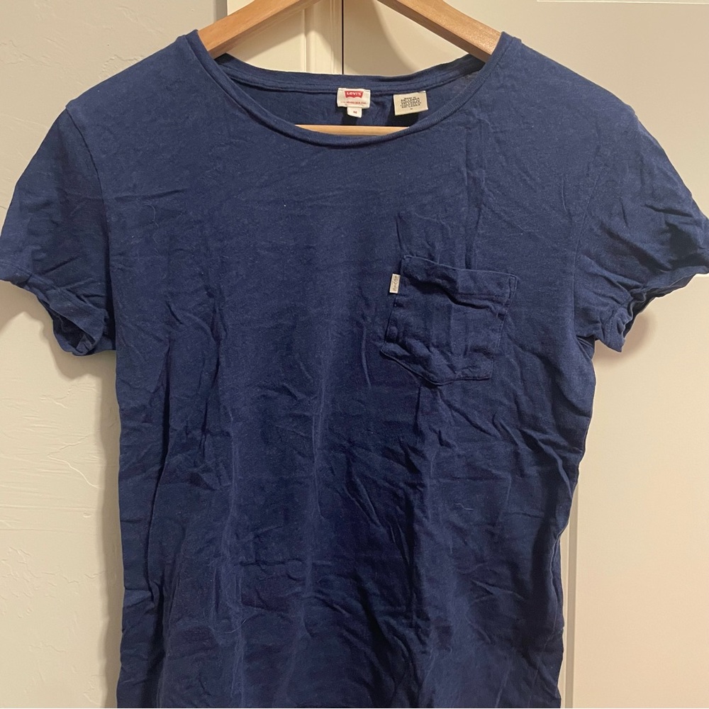 Levi’s Navy Basic Tee (M)